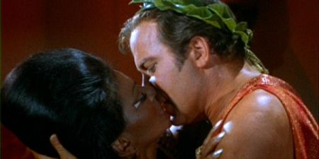 kirkand uhura kissing